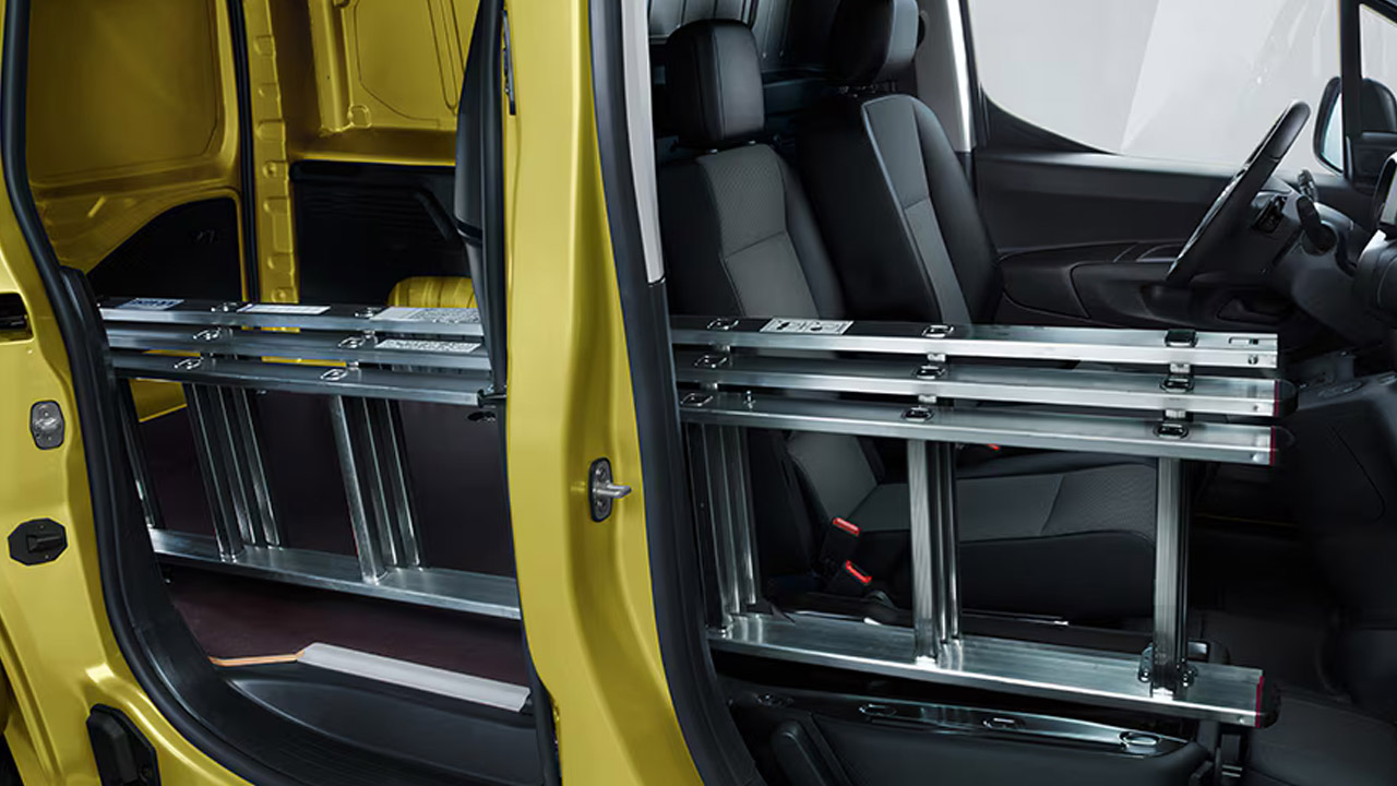 Opel Combo Electric Van - Náklad - Otvor v přepážce Opel Combo Electric Van