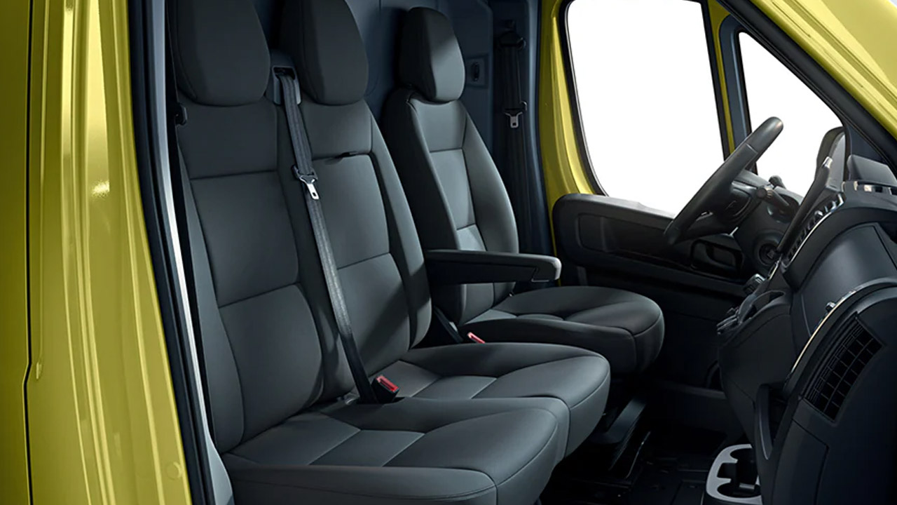 Opel Movano Electric - Kabina - Přední sedadla Opel Movano Electric